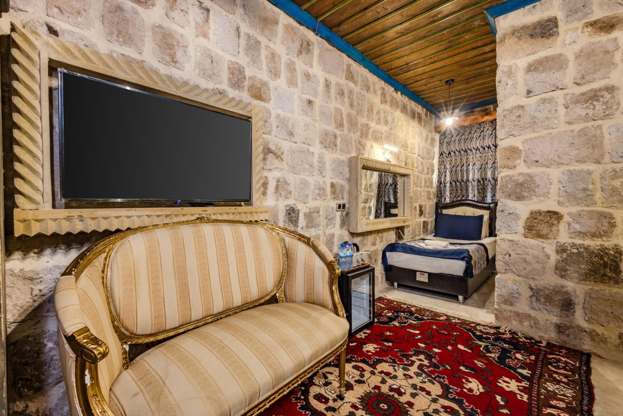 Kayatas Cave Hotel 2*