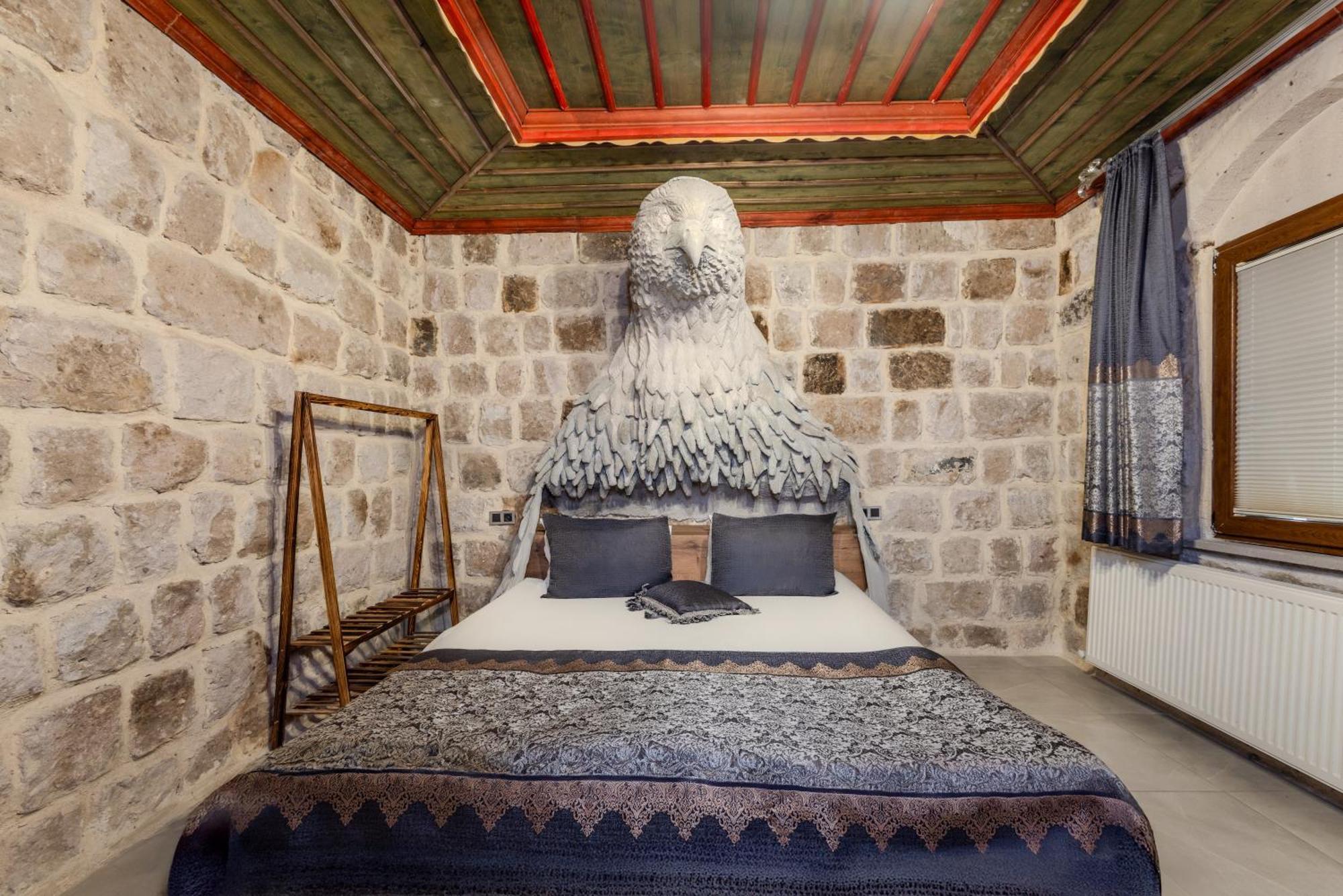Kayatas Cave Hotel