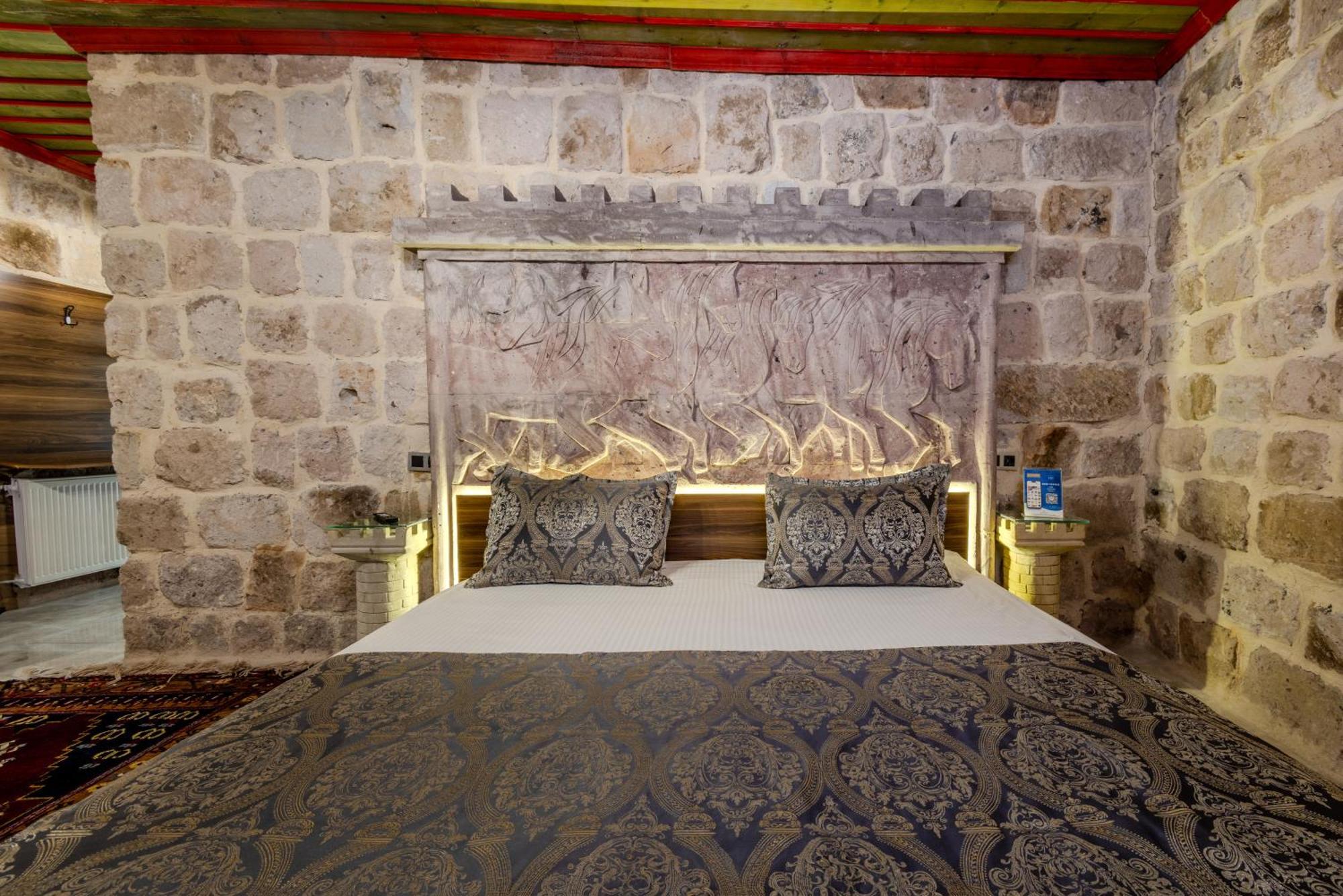Kayatas Cave Hotel